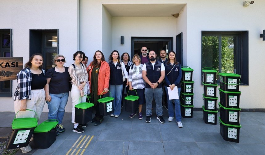 Efes Tarlası Yaşam Köyü'nde Bokaşi Ev Tipi Kompost Eğitimi Düzenlendi