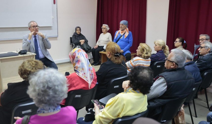 Konak'ın İleri Yaş Merkezi'nde Hareketli Yaşam Semineri