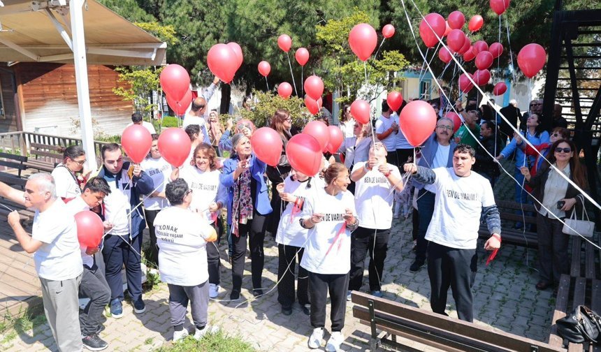 Konak'ta Otizm Farkındalık Günü'nde "Biz de Varız" Dediler