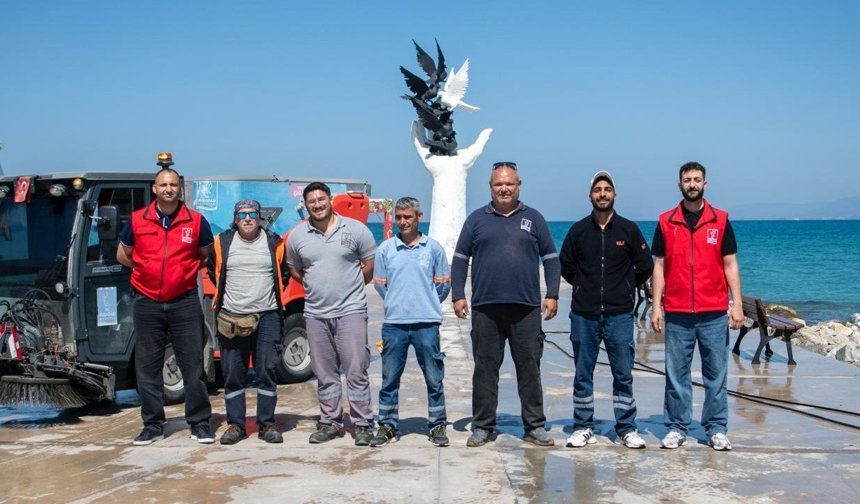 Kuşadası Sahil Bandında Yoğun Mesai