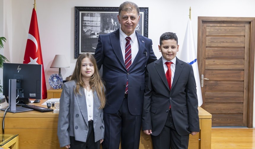 23 Nisan'da Başkanlık Koltuğu Çocukların: Meryem ve Aras'tan Güvenli Gelecek Mesajı