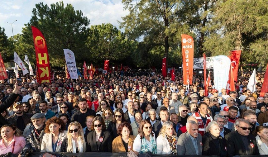 İzmirliler Meslek Fabrikası Mitingine Akın Etti