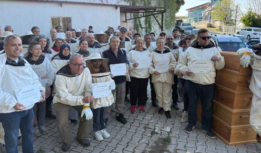 Bornova'da Arıcılığa Güçlü Destek: 10. Kurs Tamamlandı