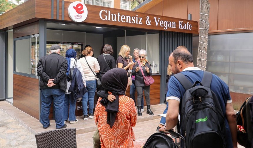 Efeler'de Çölyak Hastalarının Güvenli Limanı: Glutensiz & Vegan Kafe