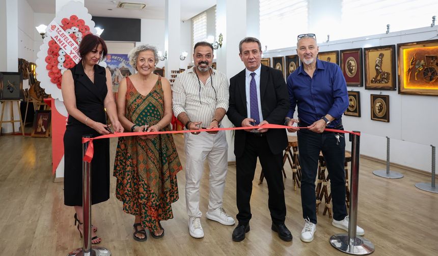 Efeler'de Ahşap Sanat Sergisi Açıldı