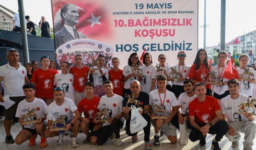 Karabağlar Ata'sı İçin Koştu