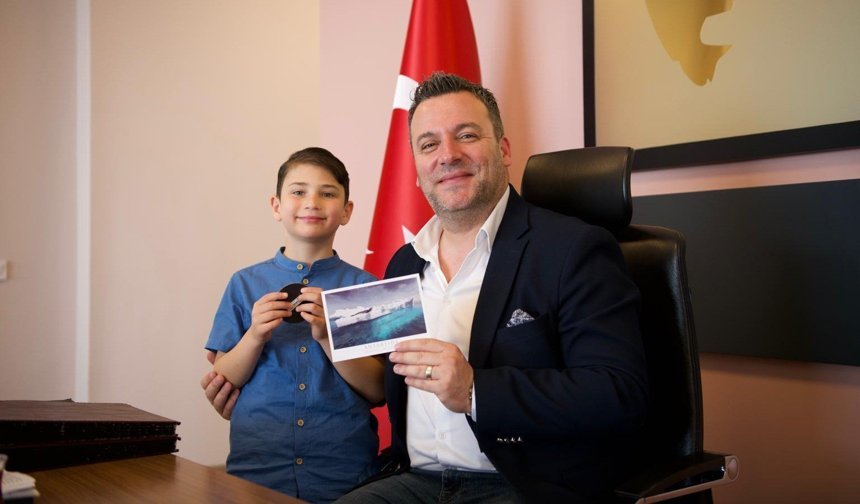 Başkan Vekili Demirtaş, Küçük Kutup Kaşifini Makamında Ağırladı