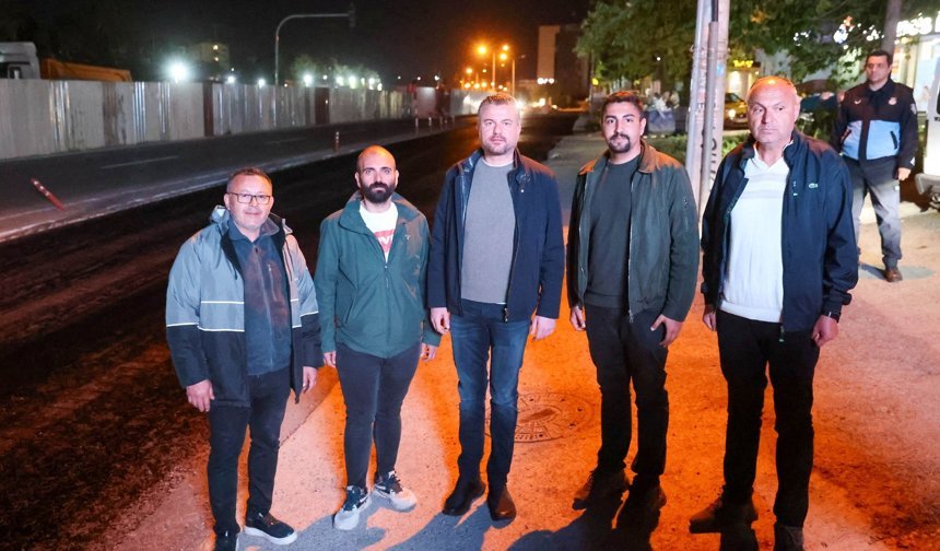 Başkan Duman'ın Gece Mesaisi: "Buca'nın Yollarını Kaderine Terk Etmeyeceğiz"