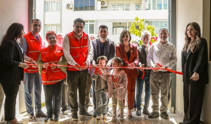 Karabağlar'da Sosyal Market'in İkinci Şubesi Çalıkuşu'nda Açıldı