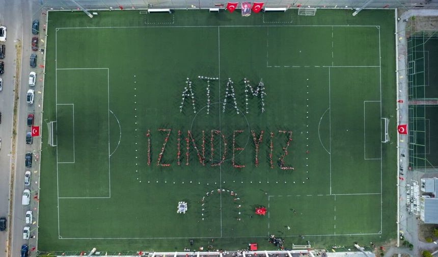 Buca'da Yüzlerce Kişi "Atam İzindeyiz" Yazdı