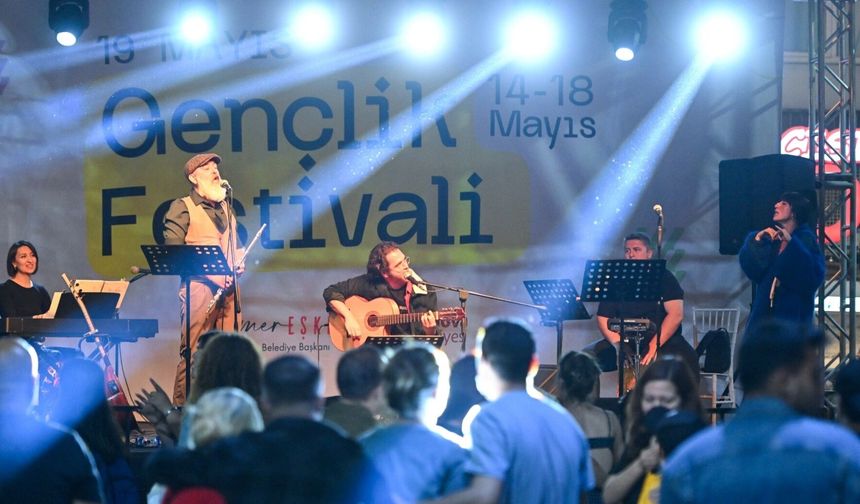 19 Mayıs Gençlik Sahnesi Küçükpark'ta Kuruldu