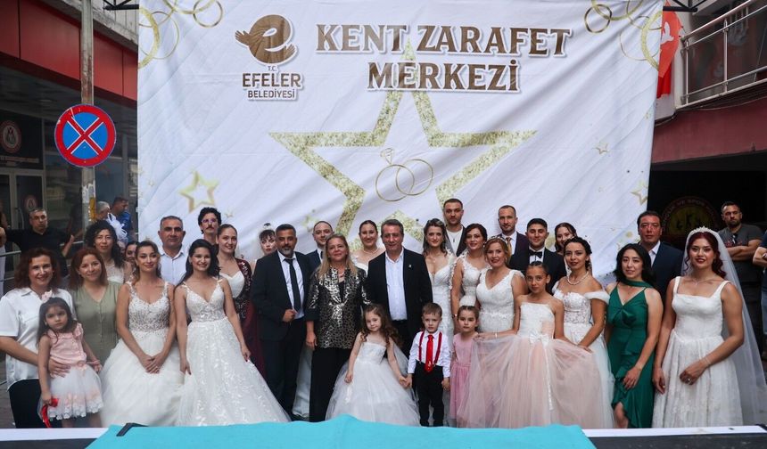 Efeler'in Kent Zarafet Merkezi Defileyle Hizmete Girdi