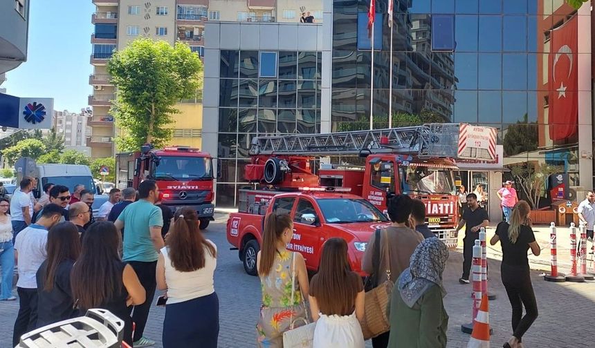 Efeler Belediye Binasında Yangın: Personel Hızla Tahliye Edildi