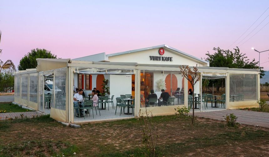 Yurt Kafe ve Işıklı Parkı Öğrencilerin Yeni Buluşma Noktası Oldu