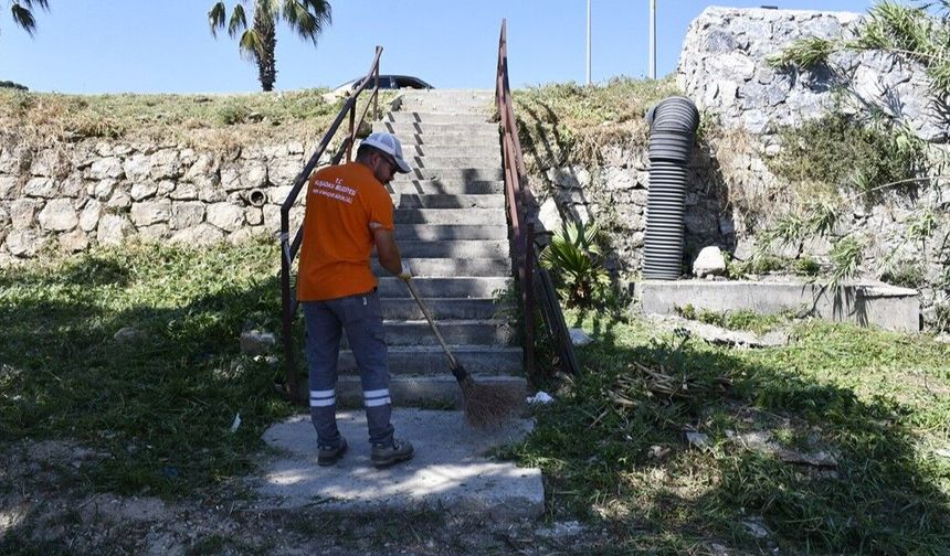 Kuşadası Belediyesi'nden Yeşil Dokuya Titiz Dokunuş