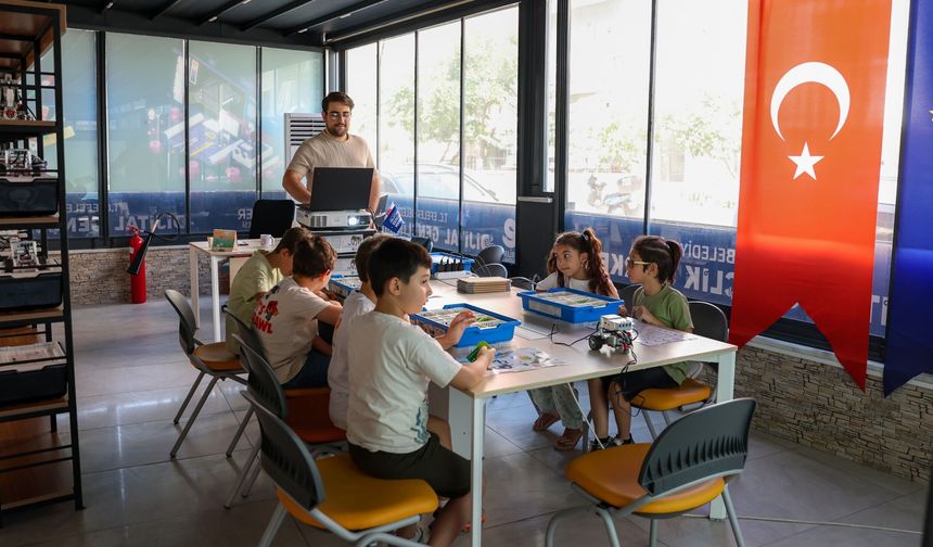 Dijital Gençlik Merkezi'nde Robotik Kodlama Rüzgarı