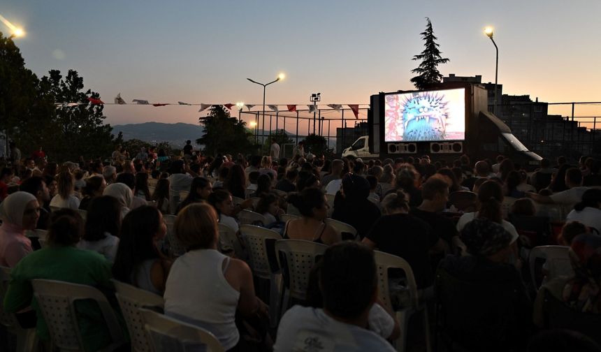 Bornova'da Açık Hava Sinemasına Büyük İlgi