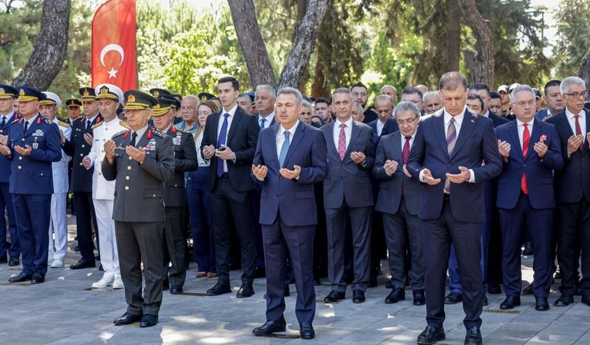 15 Temmuz Şehitleri İzmir'de Resmi Törenle Anıldı
