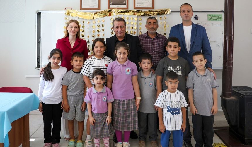 Başkan Yetişkin'den Minik Öğrencilere İlk Gün Sürprizi