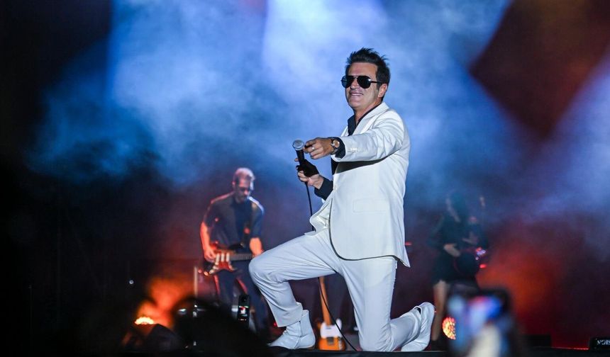 Teoman'dan 95. İzmir Enternasyonal Fuarı'nda Müzik Şöleni