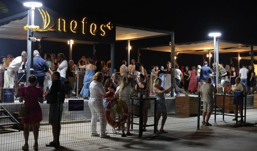 İzmir Marina'da Pop Klasikleri Gecesi