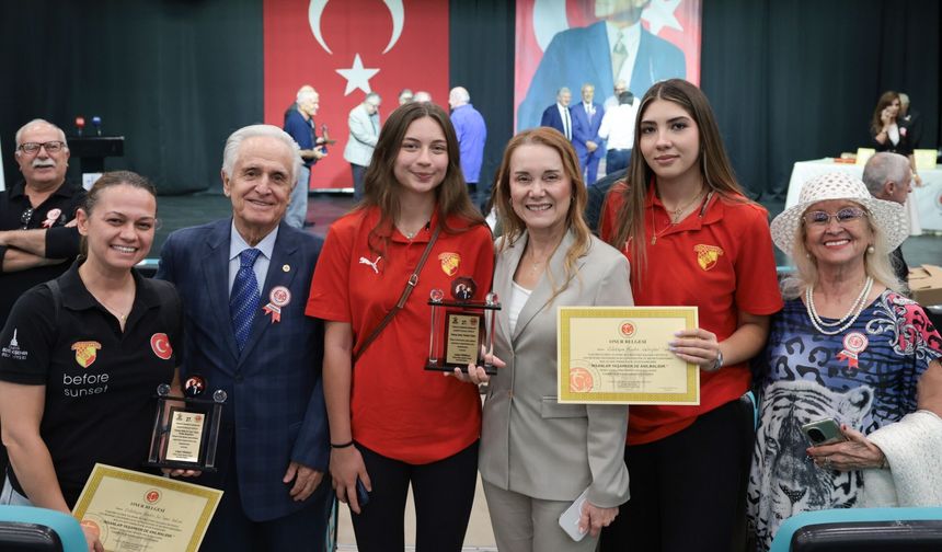 Konak'ta Sporun Emektarlarına Vefa Gecesi