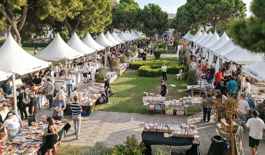 İzmir Kitap Fuarı'nda İlk Gün Yoğun İlgi