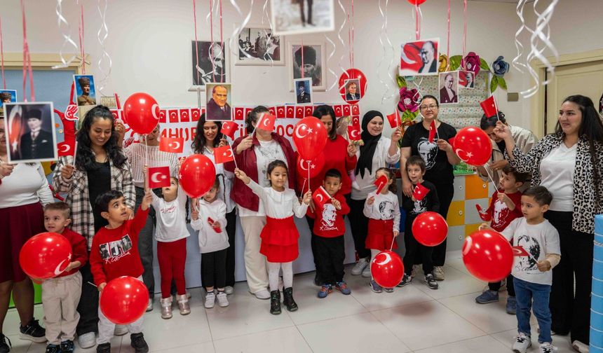 Bornova'da Cumhuriyet Bayramı Coşkusu Çocuklarla Başladı