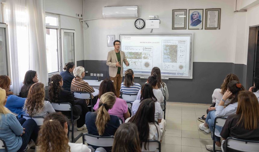 Bornova'da Geleceğin Eğitim Neferlerine Temel Afet Bilinci Eğitimi