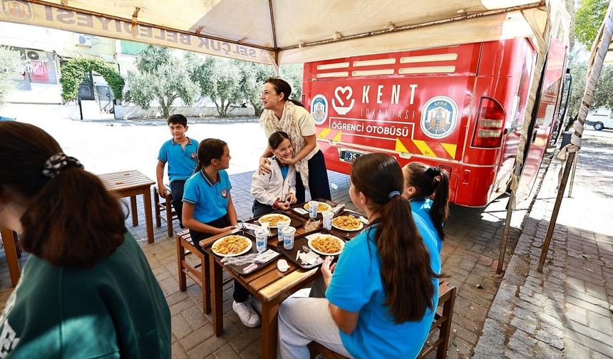 Selçuk'un Kent Lokantası Öğrenci Otobüsleri Yeniden Okullarda