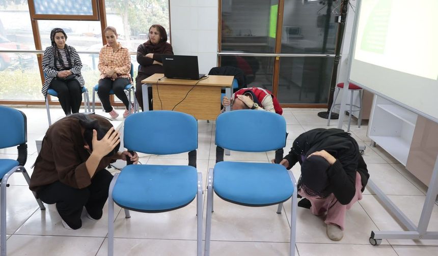 Konak'ta Afet Farkındalık Eğitimleri Devam Ediyor