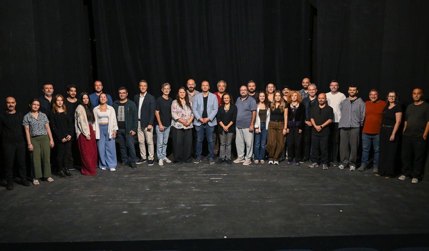 Bornova'da Tiyatro Coşkusu Kesintisiz Sürecek