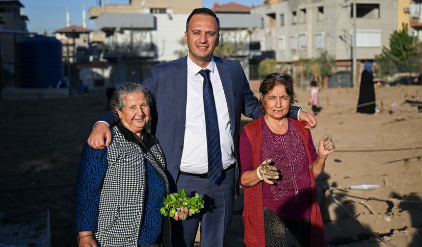 Bornova'nın "Karbon Sıfır Kent Bostanı" Üretime Başladı