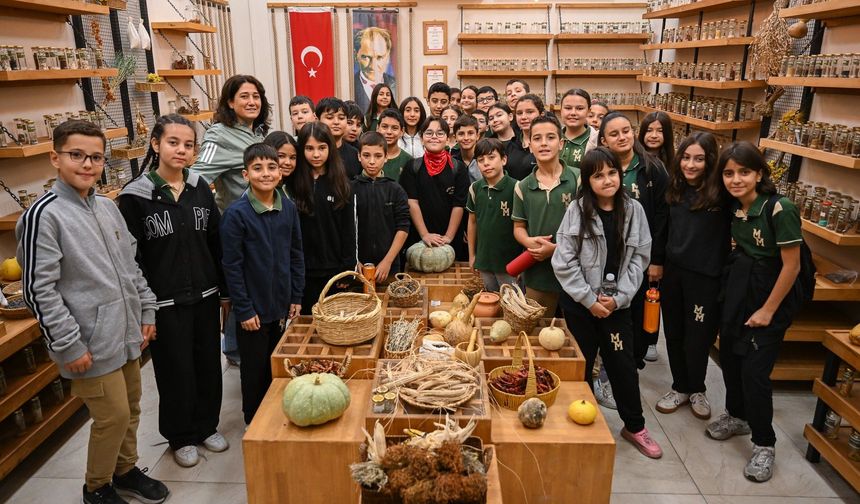 Bornova'da Gelecek Minik Ellerle Yeşerdi