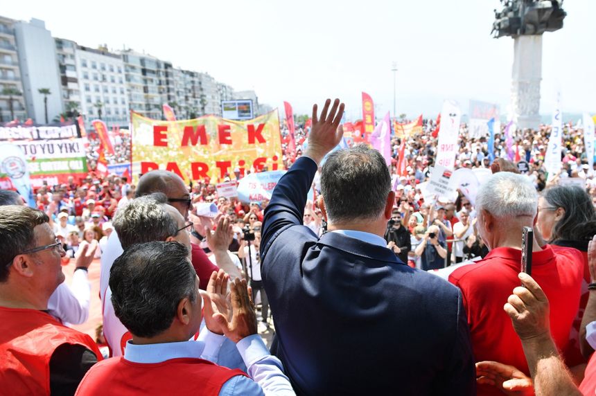 İzmir'de 1 Mayıs Gündoğdu Meydanı'nda Kutlandı