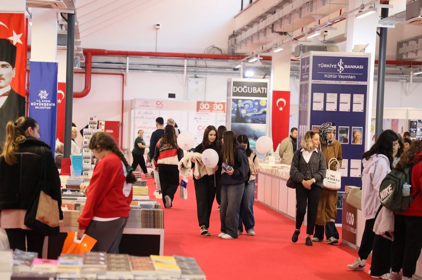 7'den 70'e Her Yaştan Kitapsever Aydın Kitap Fuarı'nı Ziyaret Ediyor