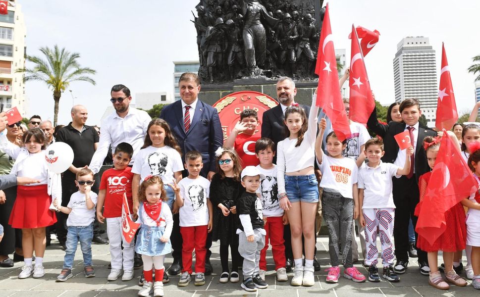 CHP İzmir'den 23 Nisan Kutlaması