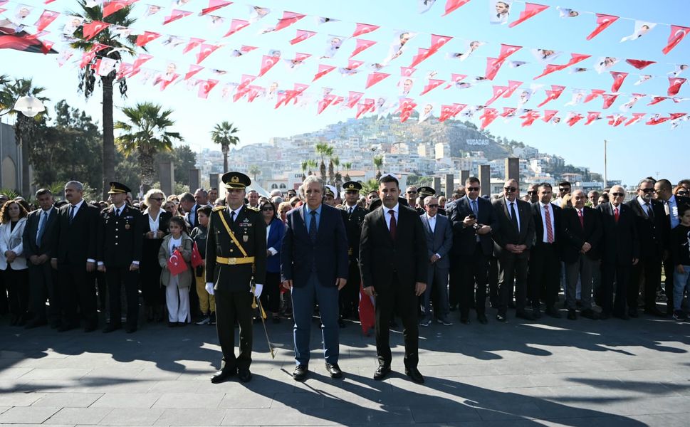 Kuşadası'nı Cumhuriyet Bayramı Coşkusu Sardı