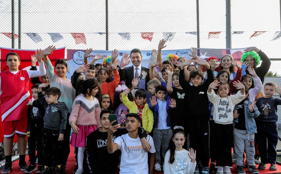 Bayraklı'da Çocuklar Mahalle Şenliğinde Buluştu