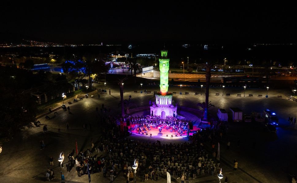 Atatürk Meydanı'nda Cumhuriyet Ruhuna Yakışır Konser