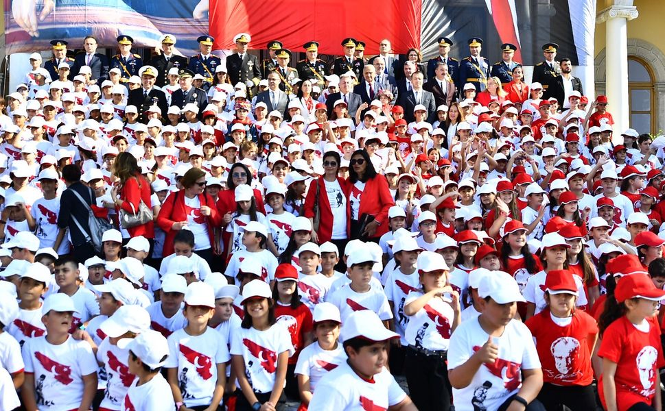 İzmir'de Cumhuriyet Bayramı Törenleri Başladı