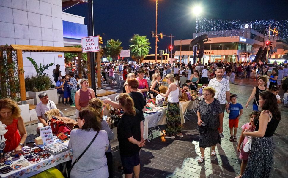 'Gece Pazarı' ile Kadınların El Emeği Kazanca Dönüştü