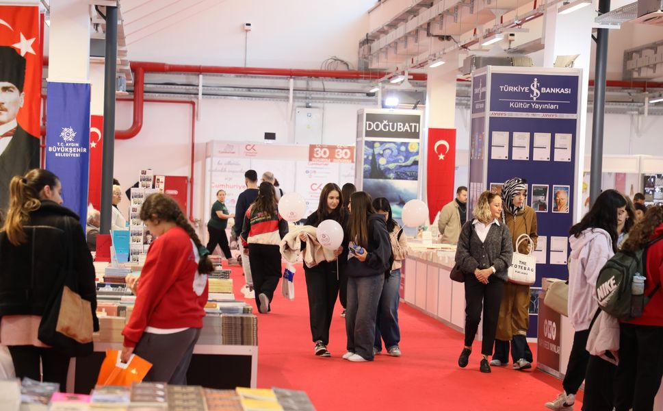 7'den 70'e Her Yaştan Kitapsever Aydın Kitap Fuarı'nı Ziyaret Ediyor