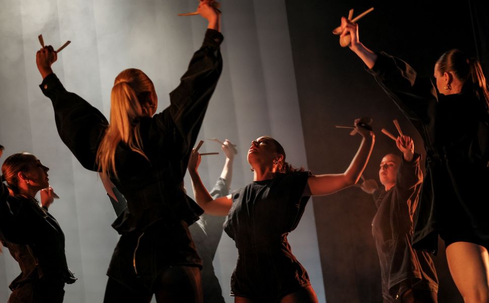 Ceyda Tanc Dance Topluluğu'nun 'AYNA'sı Ayakta Alkışlandı