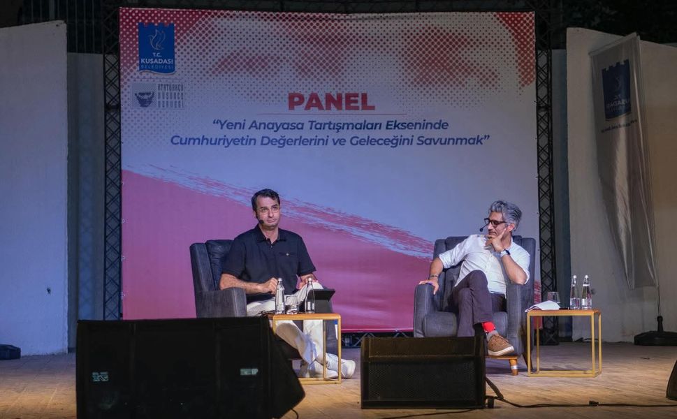 Kuşadası'nda Anayasa Değişikliği Konuşuldu